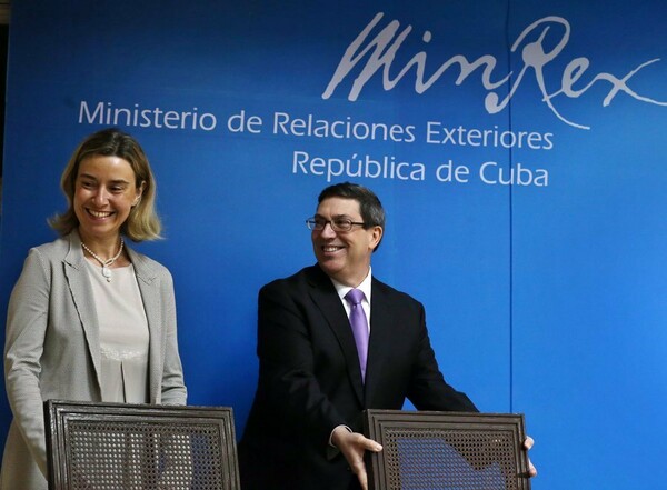 ΕΕ και η Κούβα υπέγραψαν μια ιστορική συμφωνία για την εξομάλυνση των σχέσεών τους