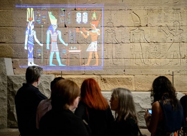 Ειδικός φωτισμός «χρωματίζει» τοιχογραφίες και ανάγλυφα του αιγυπτιακού Ναού της Ντεντούρ