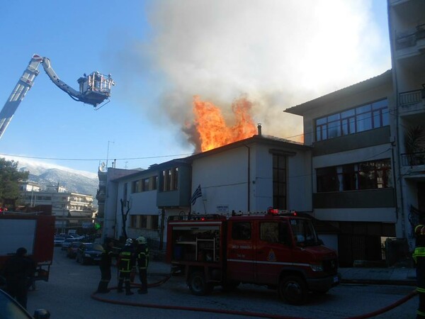 Στις φλόγες τυλίχτηκε δημοτικό σχολείο στα Ιωάννινα