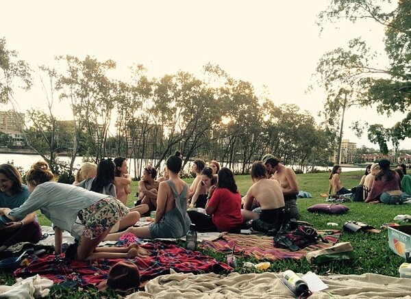 Αντιδράσεις για το "free the nipple" στην Αυστραλία- Γυναίκες έκαναν πικνίκ γυμνόστηθες αλλά η ιδέα δεν πολυάρεσε