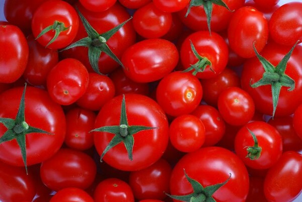 Σχεδόν 2 τόνοι ντομάτας "αγνώστου ταυτότητας" κατασχέθηκαν στο Ρέντη
