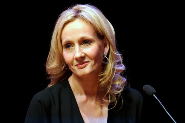 Πώς η J.K. Rowling βοήθησε μία Ελληνίδα που έχει πέσει θύμα bullying και σεξουαλικής επίθεσης