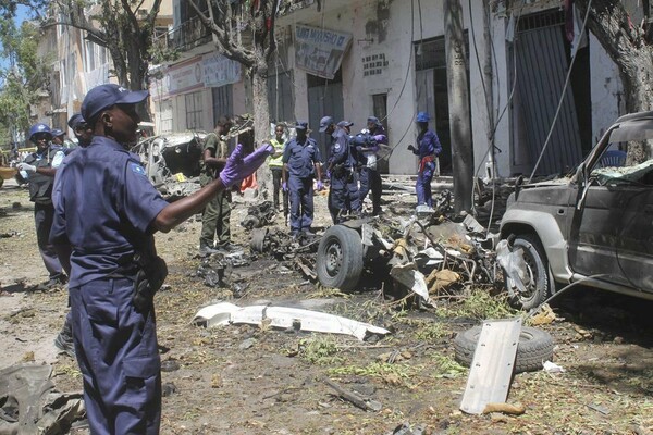 Βομβιστική επίθεση με παγιδευμένο αυτοκίνητο στη Σομαλία- Τουλάχιστον 5 νεκροί