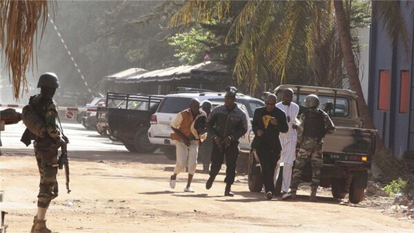 Ένοπλοι εισέβαλαν σε στρατιωτική βάση της ΕΕ στο Μάλι