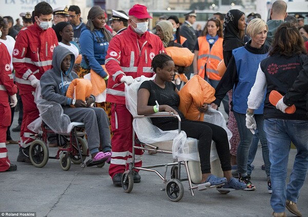 "Καλωσήρθατε στη νέα Λέσβο"- Η Σικελία βουλιάζει από πρόσφυγες μετά το κλείσιμο της βαλκανικής οδού