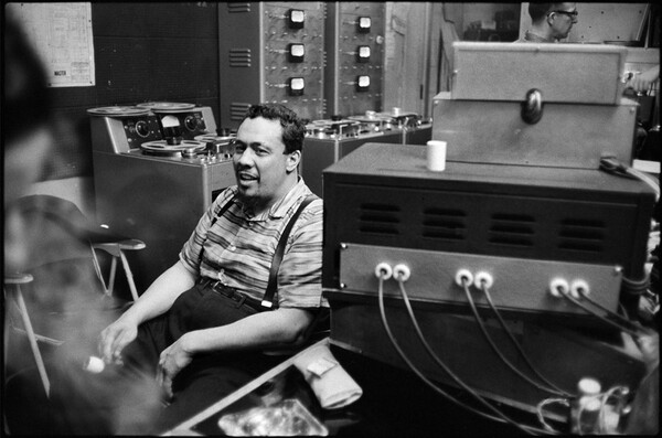 Charles Mingus: 15 σταθμοί στην πορεία ενός τρανού συνθέτη και κοντραμπασίστα της τζαζ