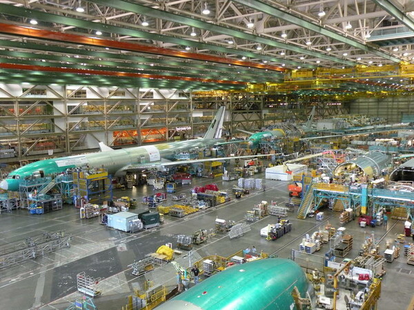 4.500 θέσεις εργασίας "κόβει" η Boeing