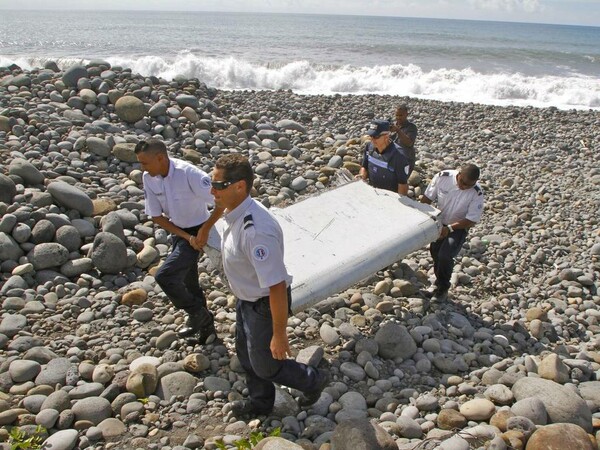 Συντρίμμια που εντοπίστηκαν στo Μαυρίκιο, θα εξεταστούν για το ενδεχόμενο ν' ανήκουν στο Boeing 777 της πτήσης MH370