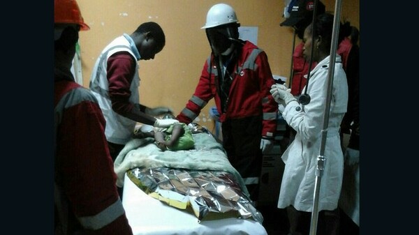 Σώθηκε μωρό στην Κένυα που ήταν τρεις μέρες εγκλωβισμένο στα ερείπια ενός κτιρίου