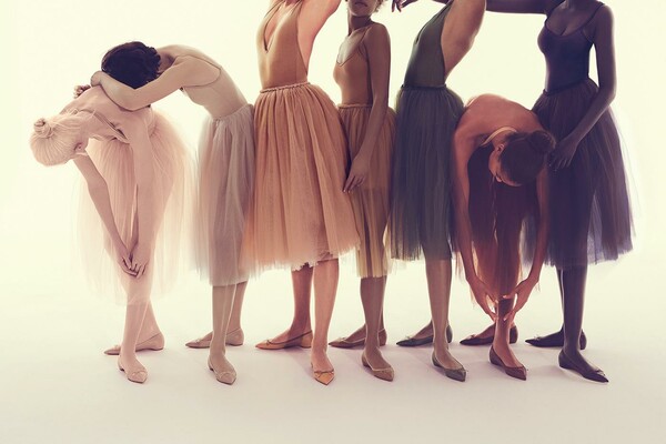 Πώς τα νέα nude παπούτσια του Louboutin μπορούν να αλλάξουν τη μόδα για όλες τις γυναίκες
