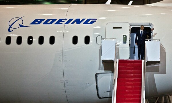 Ο Ομπάμα φτάνει στο Βιετνάμ και η χώρα παραγγέλνει Boeing
