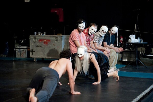 "H Γλυκιά Τυραννία του Οιδίποδα". Μια παράσταση που εμπεριέχει όλα τα προβλήματα του ελληνικού θεάτρου