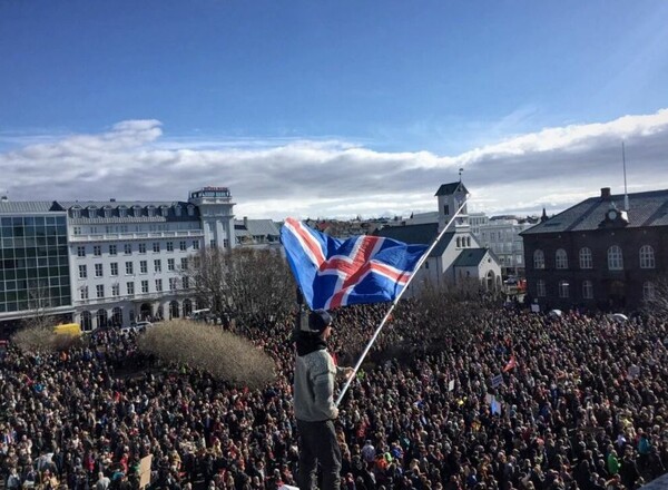 Oι Ισλανδοί επιμένουν στην παραίτηση της κυβέρνησης- Χιλιάδες διαδηλωτές και απόψε στο Ρέικιαβικ