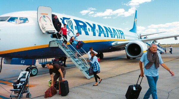 Η Κουντουρά απαντά στην Ryanair και σχολιάζει τον χαρακτηρισμό "Μαρία Αντουάνετα"