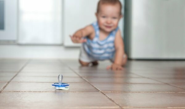 Επιστήμονες προειδοποιούν: Η υπερβολική καθαριότητα στα σπίτια ίσως αυξάνει τον κίνδυνο για παιδική λευχαιμία