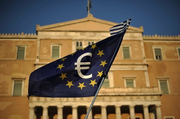 Η ΕΚΤ ανακοίνωσε πως δέχεται ξανά ελληνικά ομόλογα