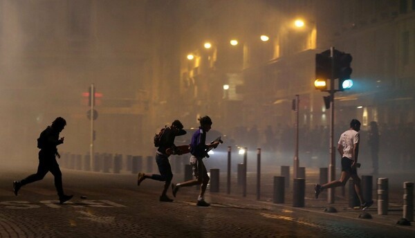 Εικόνες ντροπής στο Euro - Δεκάδες τραυματίες από το ξέσπασμα βίας στη Μασσαλία