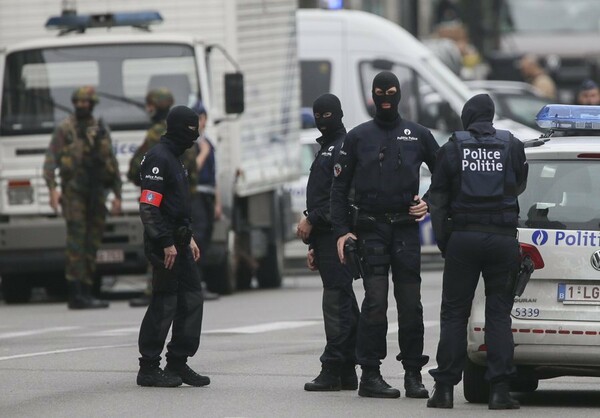 Ο υπουργός Δικαιοσύνης του Βελγίου θεωρεί πιθανό ο ύποπτος που συνελήφθη στο εμπορικό κέντρο να έχει σχέση με το Ισλαμικό Κράτος