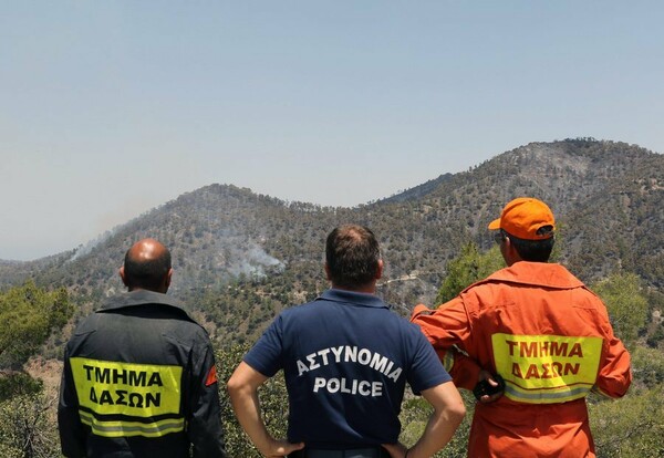 Κύπρος: Υπό έλεγχο η μεγάλη πυρκαγιά- Σε επιφυλακή οι αρχές μέχρι την πλήρη κατάσβεση