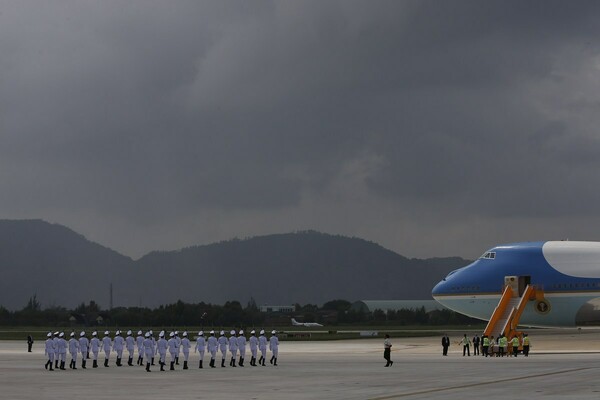 Η Τιμητική Φρουρά του Βιετνάμ υποδέχεται τον Πρόεδρο των ΗΠΑ
