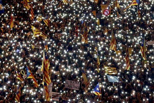Εντυπωσιακη πορεία πραγματοποιήθηκε σήμερα στη Βαρκελώνη