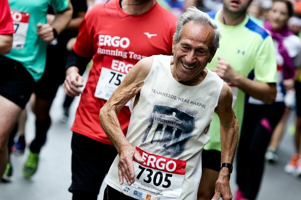 Μαραθωνοδρόμος ετών 87- Ο ακούραστος Στέλιος Πρασσάς έτρεξε σήμερα στην Αθήνα