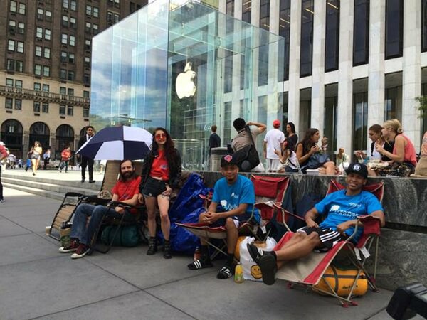 Στη Νέα Υόρκη σχηματίστηκε η πρώτη ουρά για την απόκτηση του iPhone 6