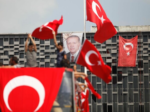 Aπίστευτο ρεκόρ με τις σημαίες στην Τουρκία μετά το πραξικόπημα