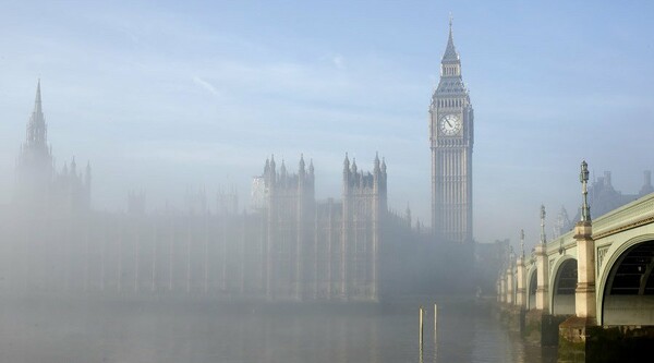 Λήξαν θεωρείται το συμβάν στο βρετανικό Κοινοβούλιο με φάκελο με άσπρη σκόνη