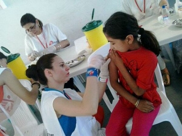 Οι Γιατροί Χωρίς Σύνορα συνεχίζουν την εκστρατεία μαζικού εμβολιασμού για τα παιδιά προσφύγων στην Ελλάδα