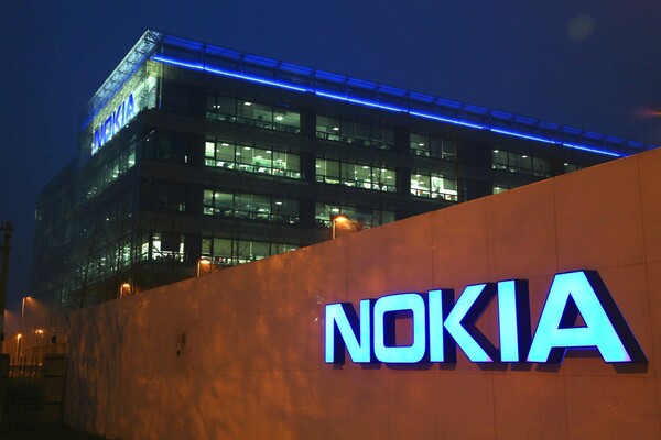 H Nokia επιστρέφει στα κινητά τηλέφωνα
