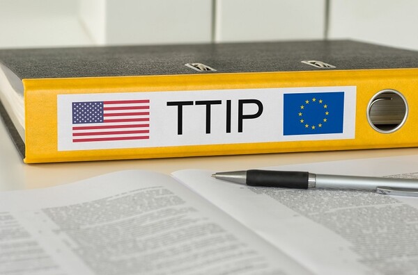 Οι ΗΠΑ πιέζουν για ολοκλήρωση της συμφωνίας TTIP παρά το Brexit και τις γαλλικές αντιρρήσεις