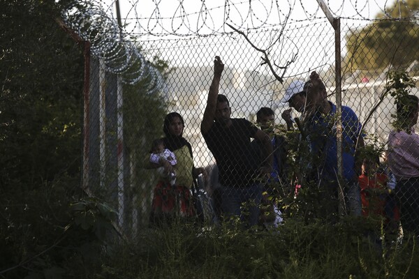 Αυξήθηκαν κατά 464 άτομα οι πρόσφυγες και μετανάστες που διαμένουν στα κέντρα υποδοχής στα νησιά