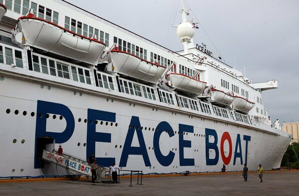 Το "Πλοίο της Ειρήνης" έρχεται στον Πειραιά- Ανάμεσα στους επιβάτες και ομάδα επιζώντων από Χιροσίμα και Ναγκασάκι