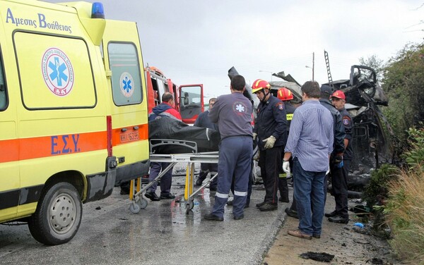 Mια γυναίκα νεκρή και τρεις τραυματίες σε τροχαίο στη Θεσσαλονίκη