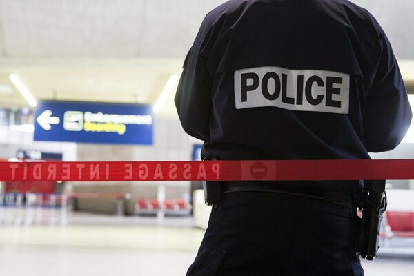 Γαλλία: Ένοπλα στελέχη των υπηρεσιών ασφαλείας σε τρένα και μετρό, φορώντας πλέον και πολιτικά
