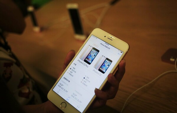 Η Apple κατηγορείται για σοβαρό εργοστασιακό ελάττωμα στον σχεδιασμό του iPhone 6 αλλά αρνείται να το παραδεχτεί