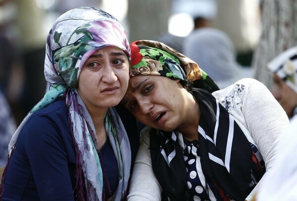Θρήνος στην Τουρκία - 50 οι νεκροί από την αιματηρή επίθεση σε γάμο