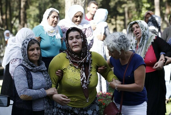 Θρήνος στην Τουρκία - 50 οι νεκροί από την αιματηρή επίθεση σε γάμο