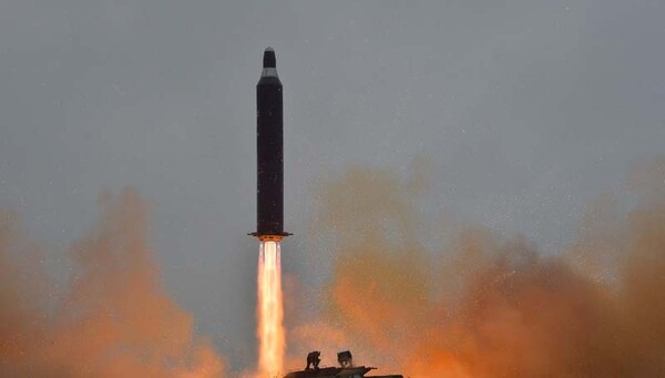Η Β. Κορέα εκτόξευσε υποβρύχιο πύραυλο που πέφτει στα ύδατα της Ιαπωνίας