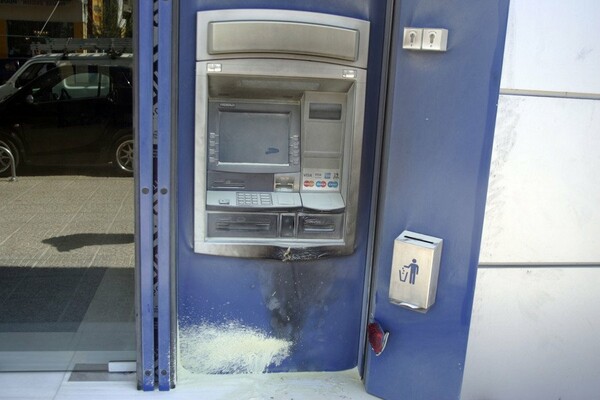 Άγνωστοι ανατίναξαν ATM στο Πόρτο Ράφτη και πήραν όλα τα χρήματα