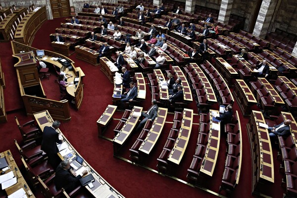 Βουλή: Με 152 «ναι» ψηφίστηκε το πολυμονοσχέδιο με τα προαπαιτούμενα