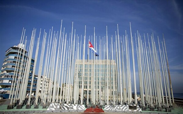 H σημαία της Κούβας κυματίζει από σήμερα στο υπουργείο Εξωτερικών των ΗΠΑ