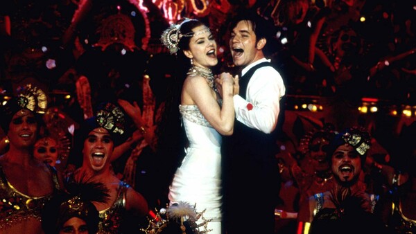 To φαντασμαγορικό 'Moulin Rouge' μεταφέρεται στη θεατρική σκηνή