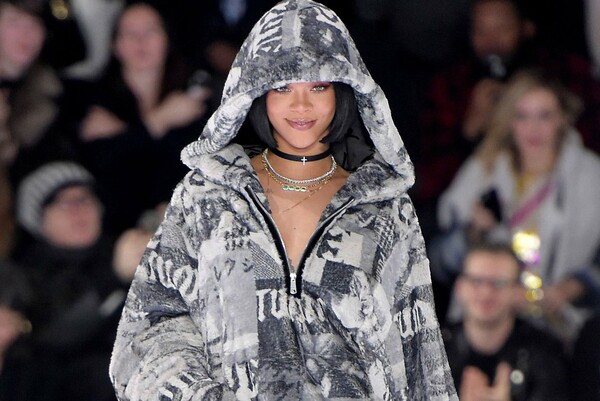 H Rihanna στην Εβδομάδα Μόδας στο Παρίσι