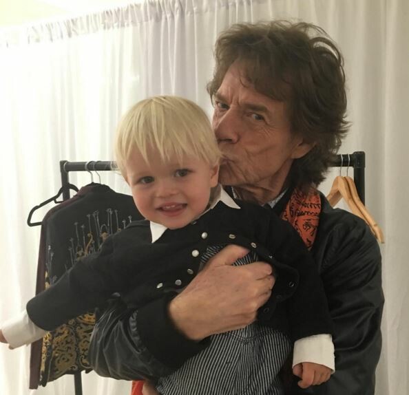 Η φωτογραφία με τον Keith Richards και τον εγγονό του Μick Jagger προκάλεσε αντιδράσεις