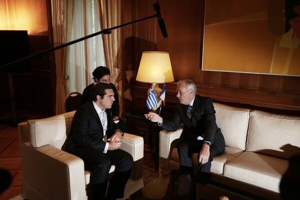 Με τον υπουργό Εξωτερικών της Γαλλίας συναντήθηκε ο Τσίπρας στο Μαξίμου