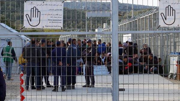 ΟΗΕ: Συνωστισμός και ανεπαρκείς συνθήκες στις επίσημες δομές στέγασης στα ελληνικά νησιά