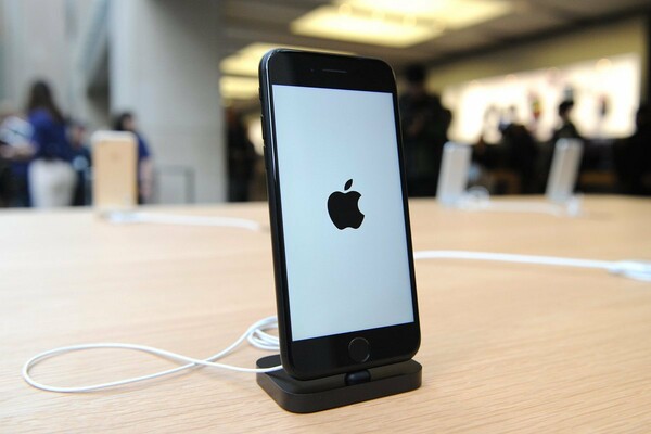 Κατασκευασμένο εξ ολοκλήρου από γυαλί το περίβλημα του νέου iPhone 8;