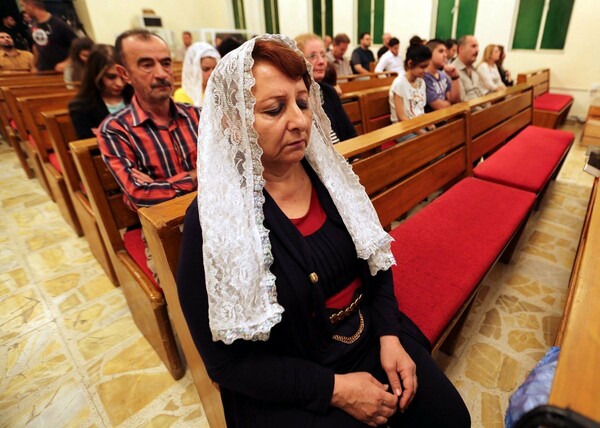 Ανατολικά της Μοσούλης, η πρώτη προσευχή Χριστιανών σε μια μισοκαμένη εκκλησία